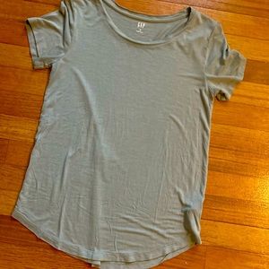 Tee shirt. Green. Size small. By gap. Soft and comfortable